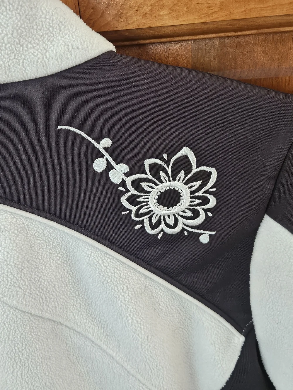 Helly Hansen White and Black Sherpa Fleece Jacket - Picture 5 of 7